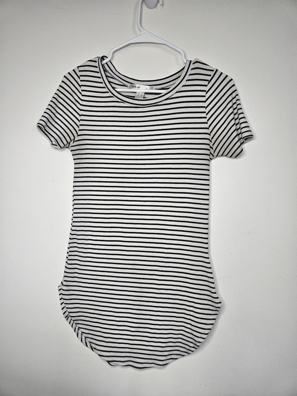 Urban Heritage Striped Ribbed Short Sleeve Top Tee Size M Curved Hem🔥